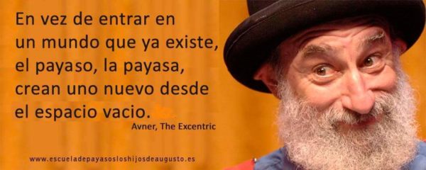 En vez de entrar en un mundo que ya existe, el payaso, la payasa, crean uno nuevo desde el espacio vacío.