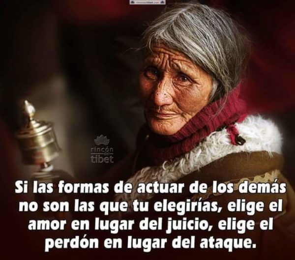 Si las formas de actuar de los demás no son las que tu elegirías, elige el amor en lugar del juicio, elige el perdón en lugar del ataque.